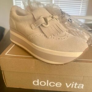 Beautifull Dolce Vita Suede shoes used once size 7.5